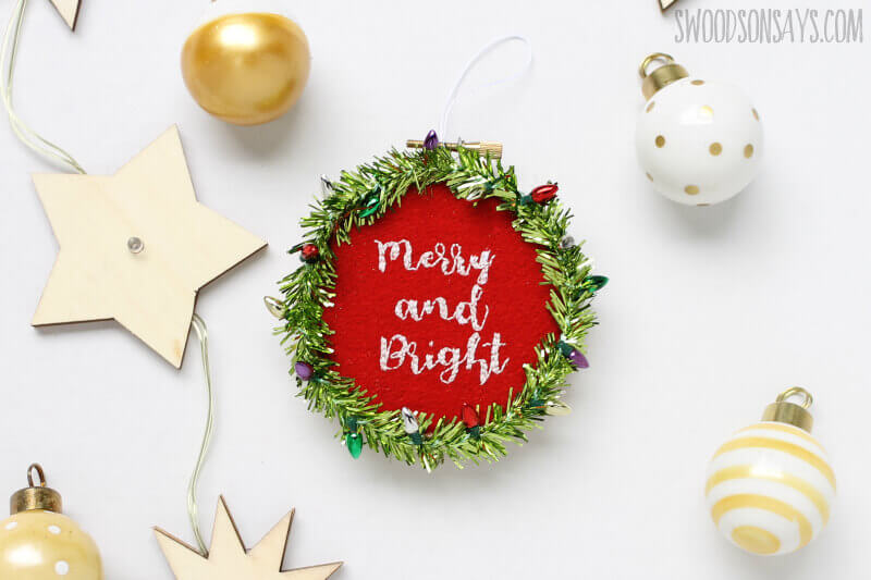 merry and bright diy ornament swoodsonsays 1 - 25 moderne borduurpatronen voor kerst 2022 (+ gratis patronen!)