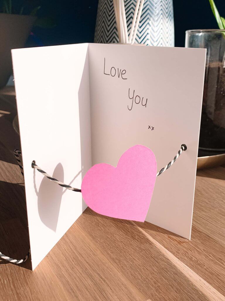 valentijnskaart2 ndb 768x1024 - 9 Romantische DIY's van papier voor valentijnsdag